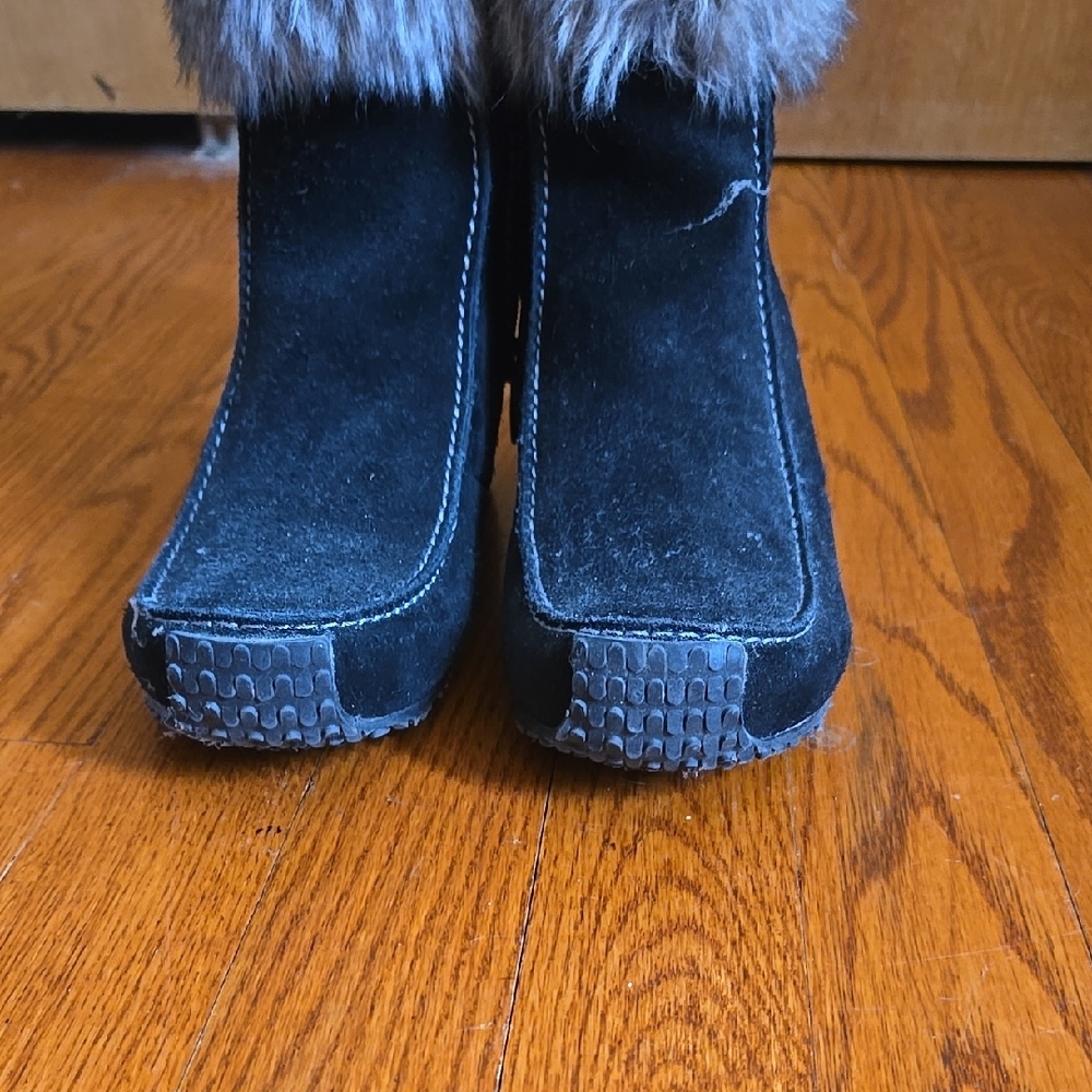 Stylish Black Fur-Trimmed Women's Boots